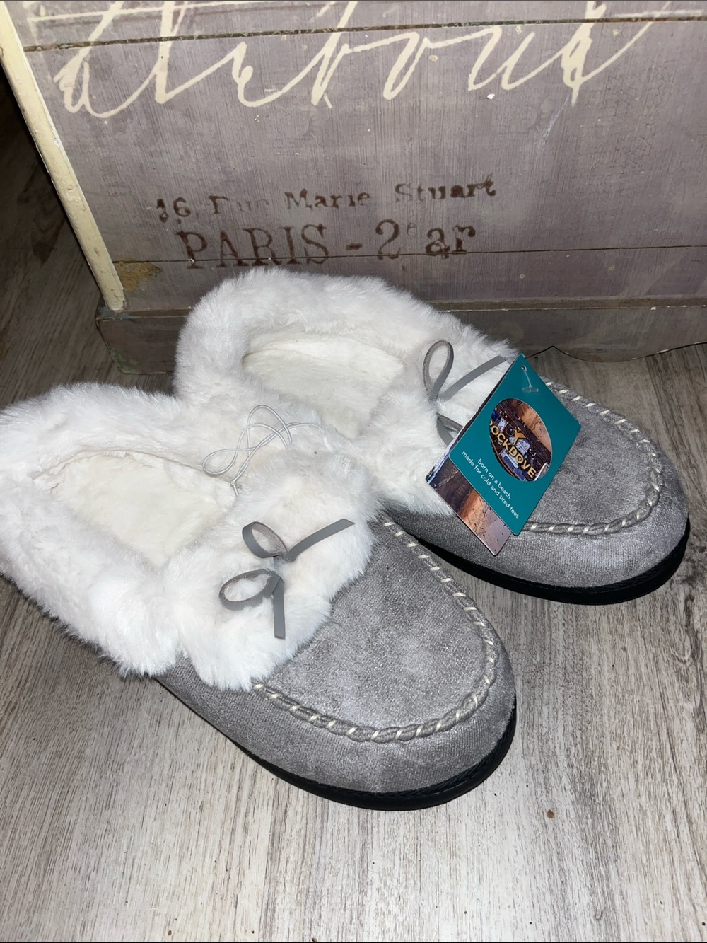 Cozy Faux-Fur Moccasin Slippers in Light Gray